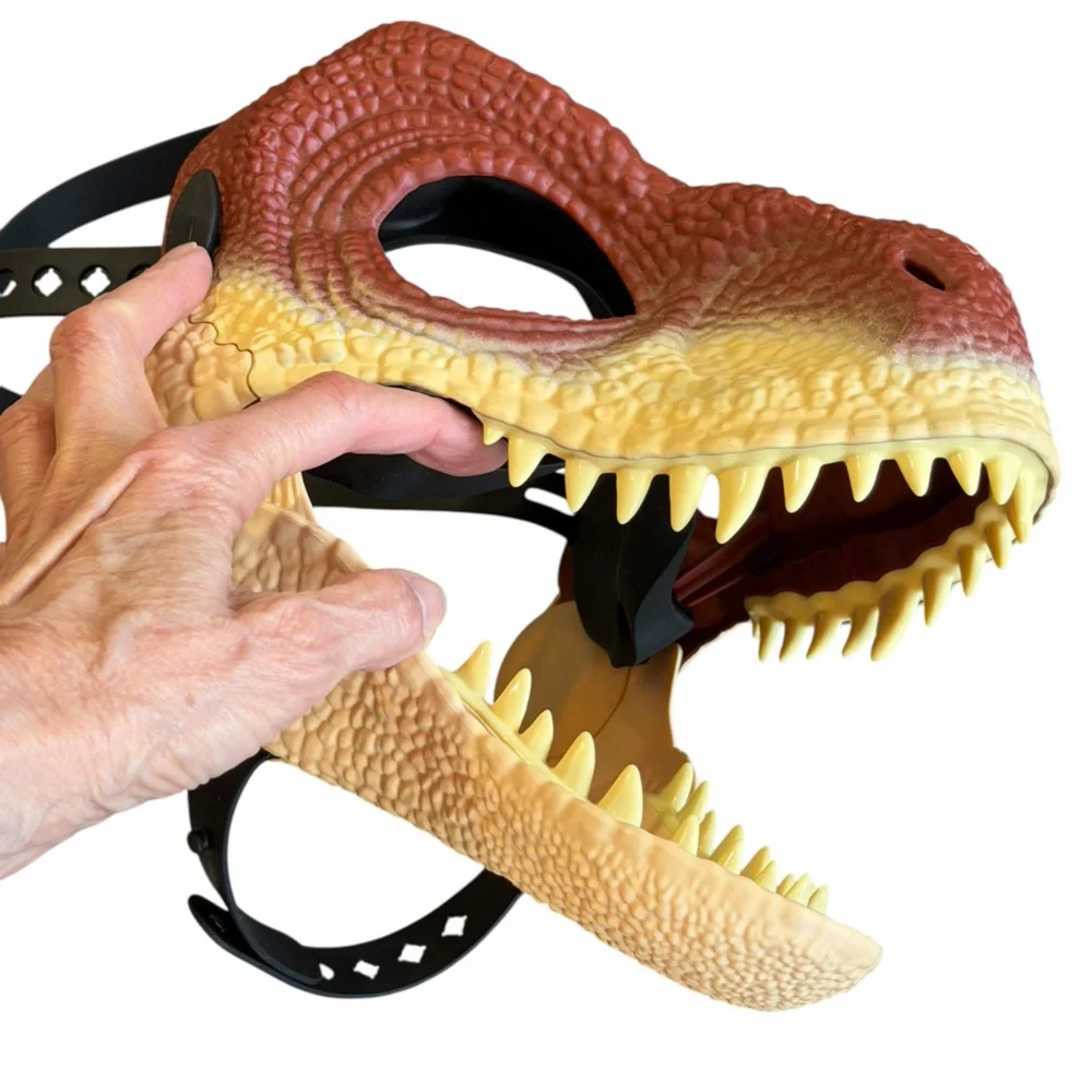 Mattel Jurassic World Velociraptor Chomping Mask – Dinosaur Mask Moving Jaw‎